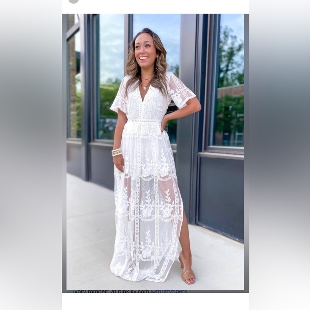 Elegant White Lace Maxi Dress caja 3